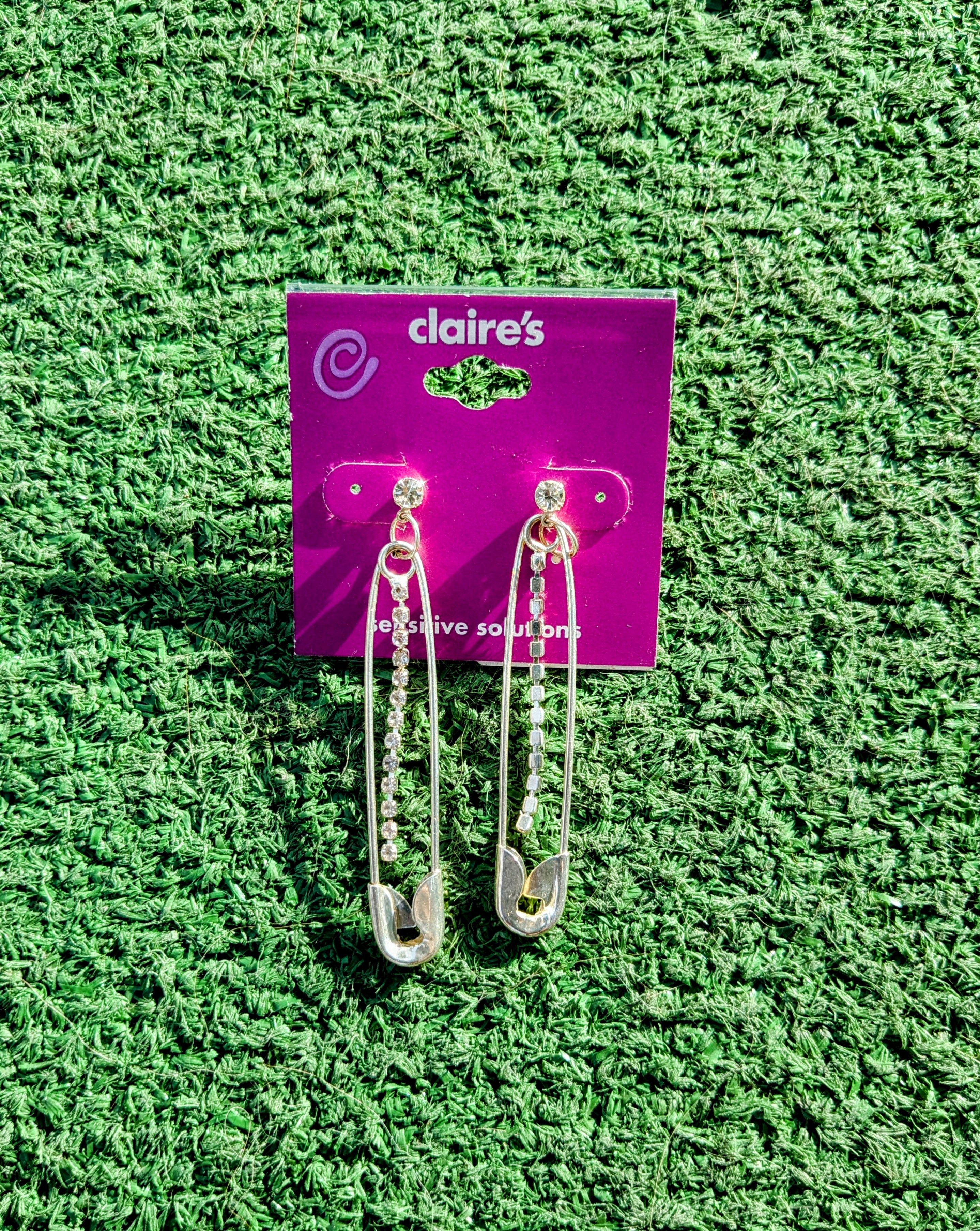 Designer Claire's Safety Pin Rhinestone Dangle Drop Earrings Pair NIP Size ONE SIZE - 1 Thumbnail