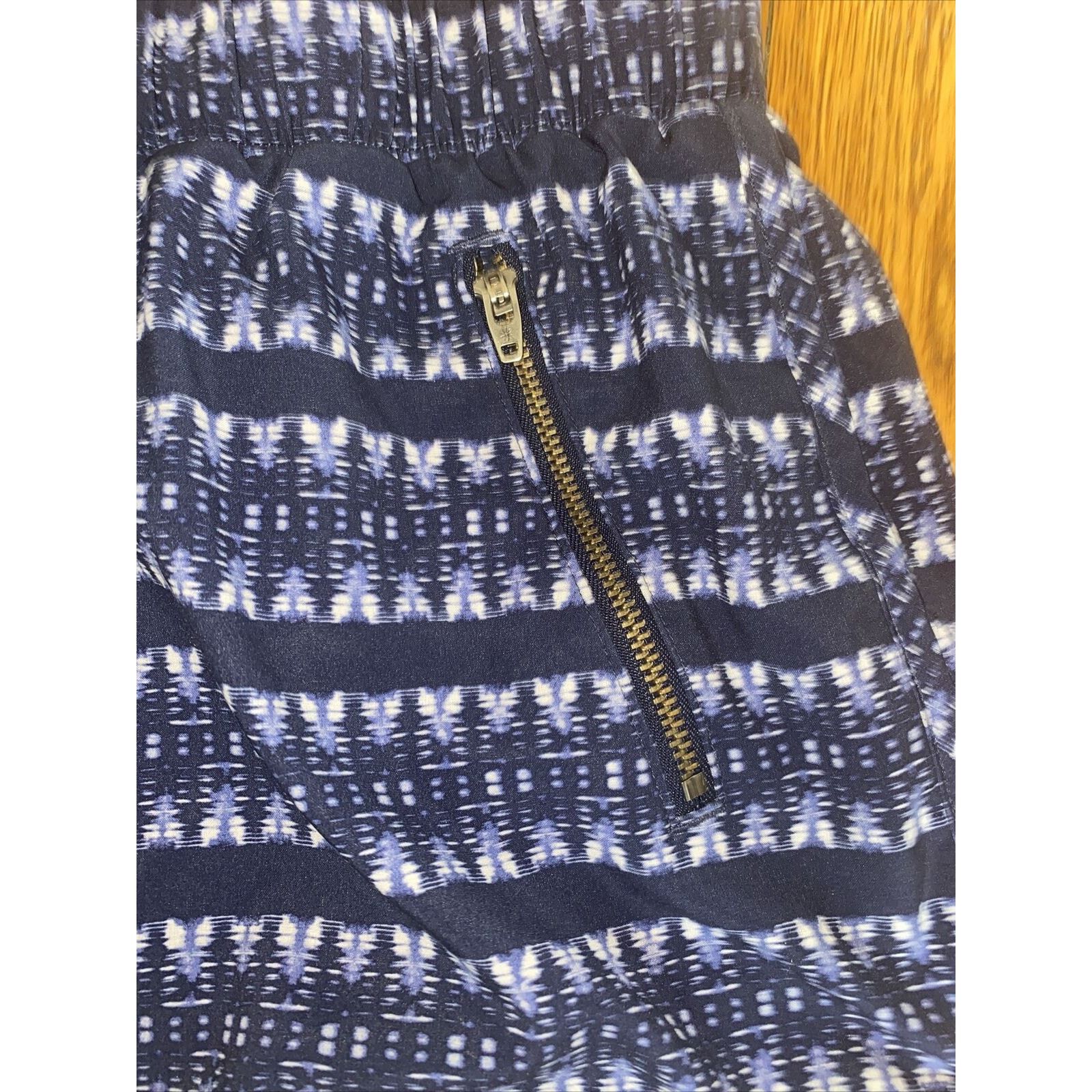 Athleta Athleta Ikat Stripe Sway Shorts 3" Pockets 213026 Medium Size 29" - 2 Thumbnail