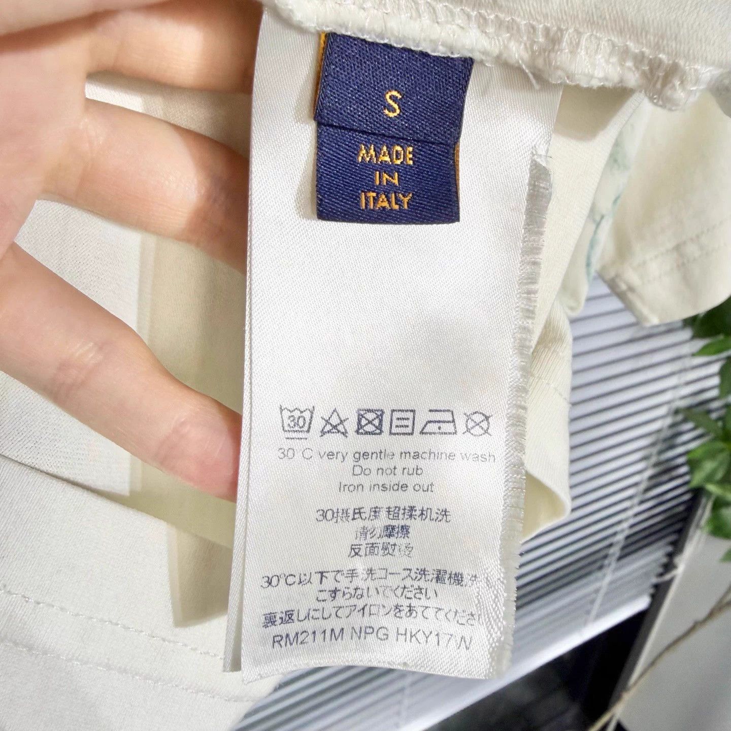 Louis Vuitton LV White Crayon Graffiti Monogram S/S Tee S Size US S / EU 44-46 / 1 - 4 Thumbnail