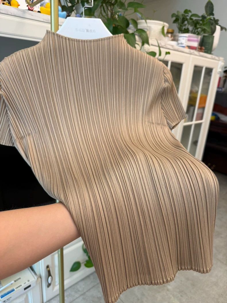Issey Miyake Issey Miyake size:3 Light brown pleated short-sleeved shir Size XS / US 0-2 / IT 36-38 - 2 Thumbnail