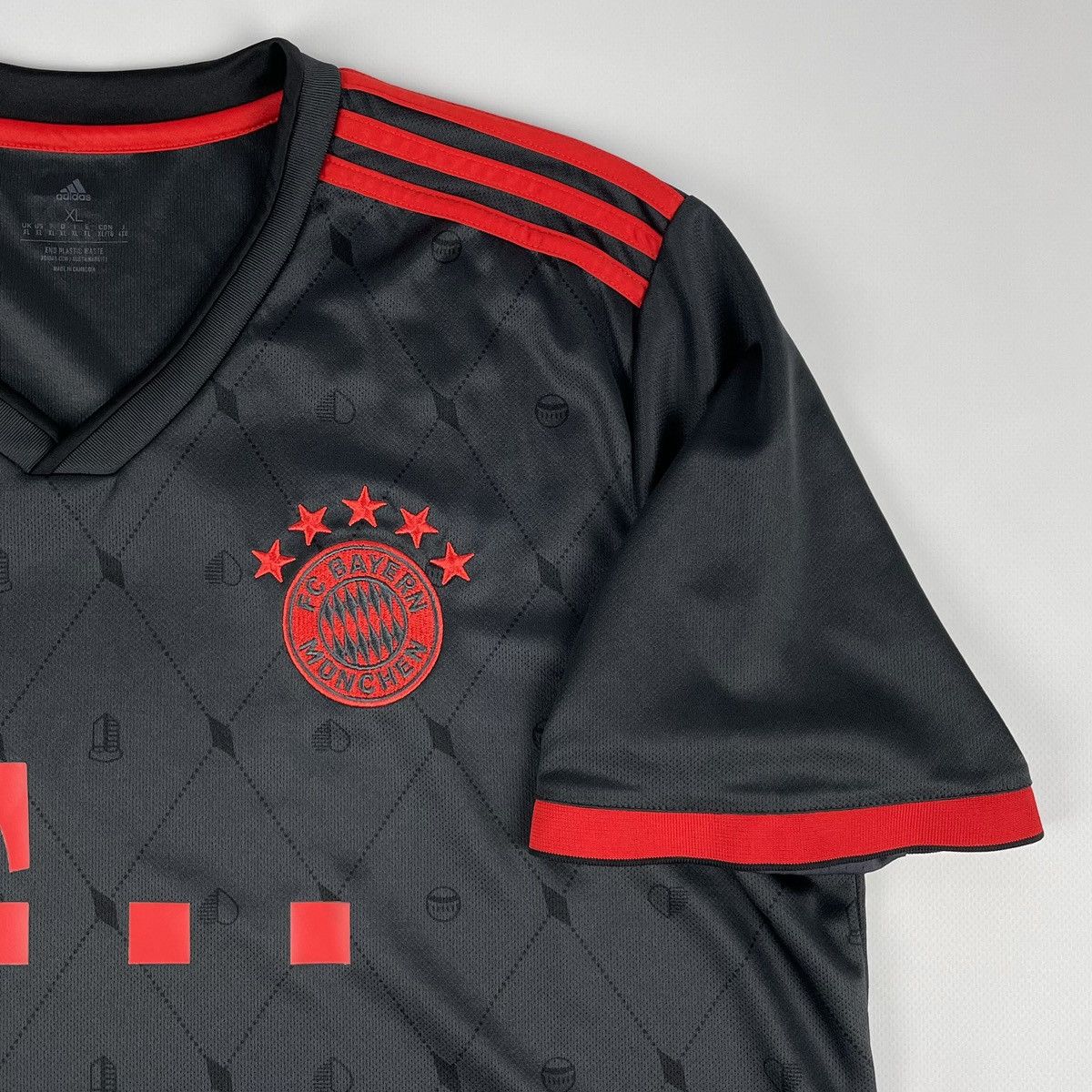 Adidas Adidas FC Bayern Munchen 2022/23 Soccer Jersey Football Tee Size US XL / EU 56 / 4 - 7 Thumbnail