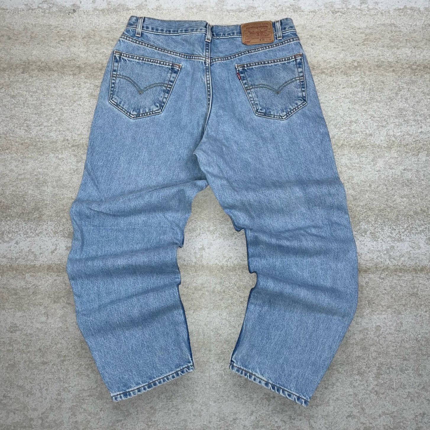 Vintage 90s Levis Jeans 550 36x30 Relaxed Light Wash Denim