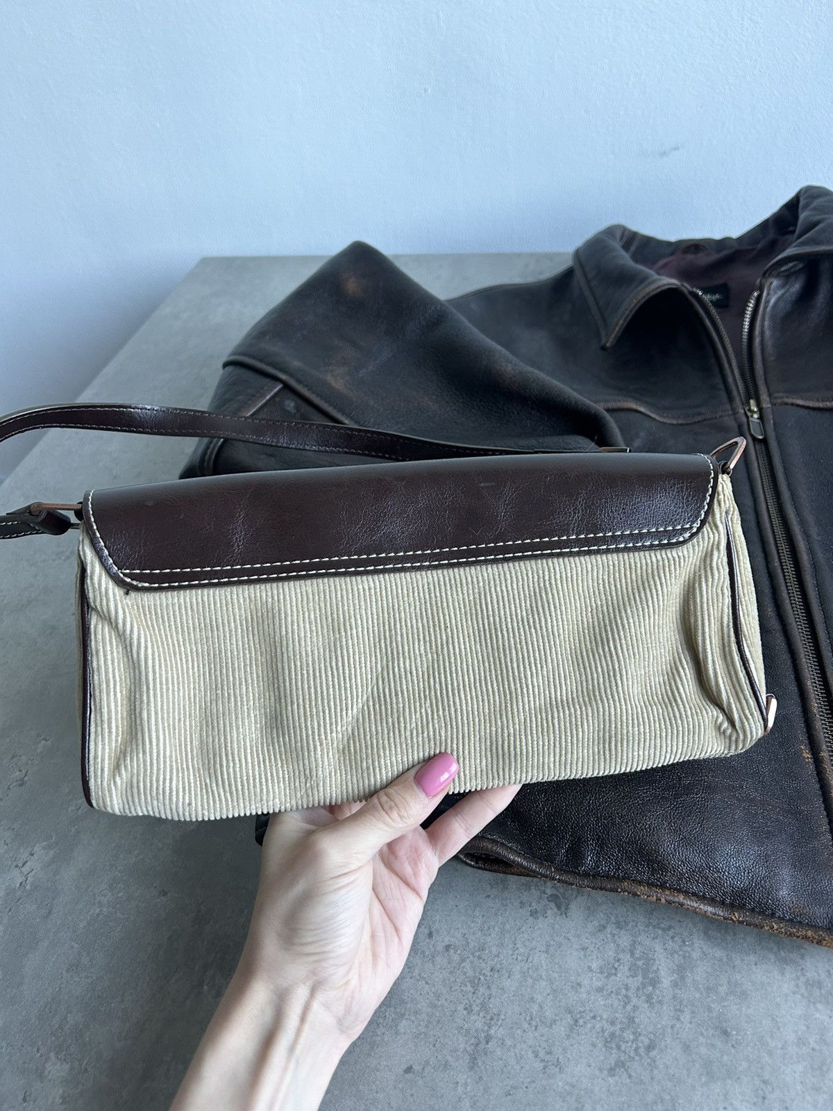 Guess × Vintage Vintage Gorgeous Guess Bag Y2K Corduroy Beige Size ONE SIZE - 7 Thumbnail