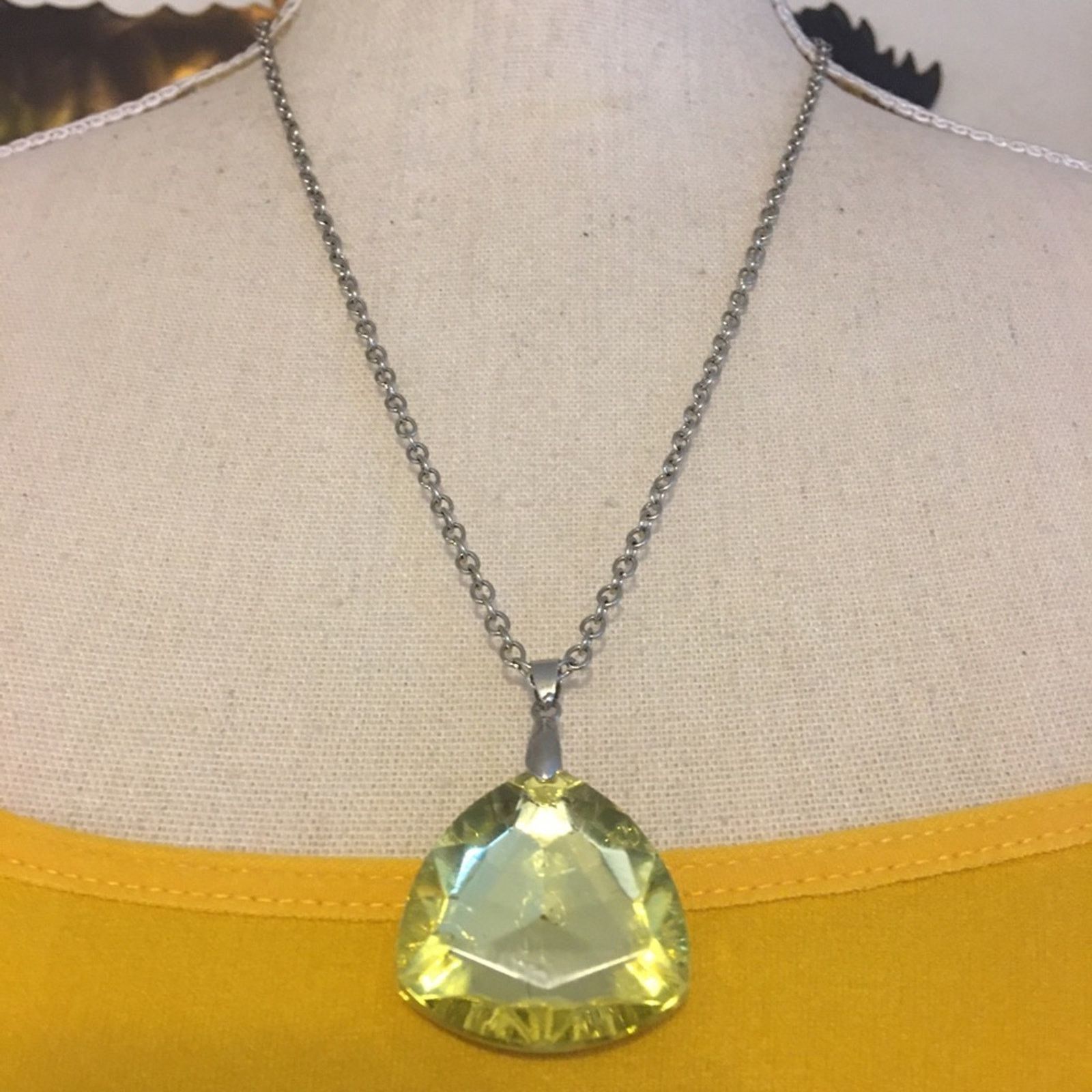 Jewelry Yellow ice large faceted glass pendant necklace Size ONE SIZE - 1 Thumbnail