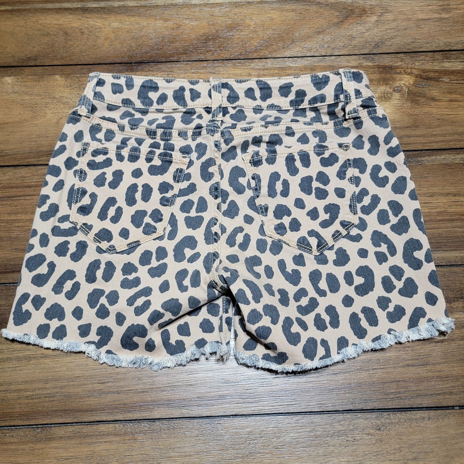 Arizona Jean Co. Arizona Jean Co. Leopard Print Cut Off Shorts -Size Junior 3 Size 28" / US 6 / IT 42 - 2 Thumbnail