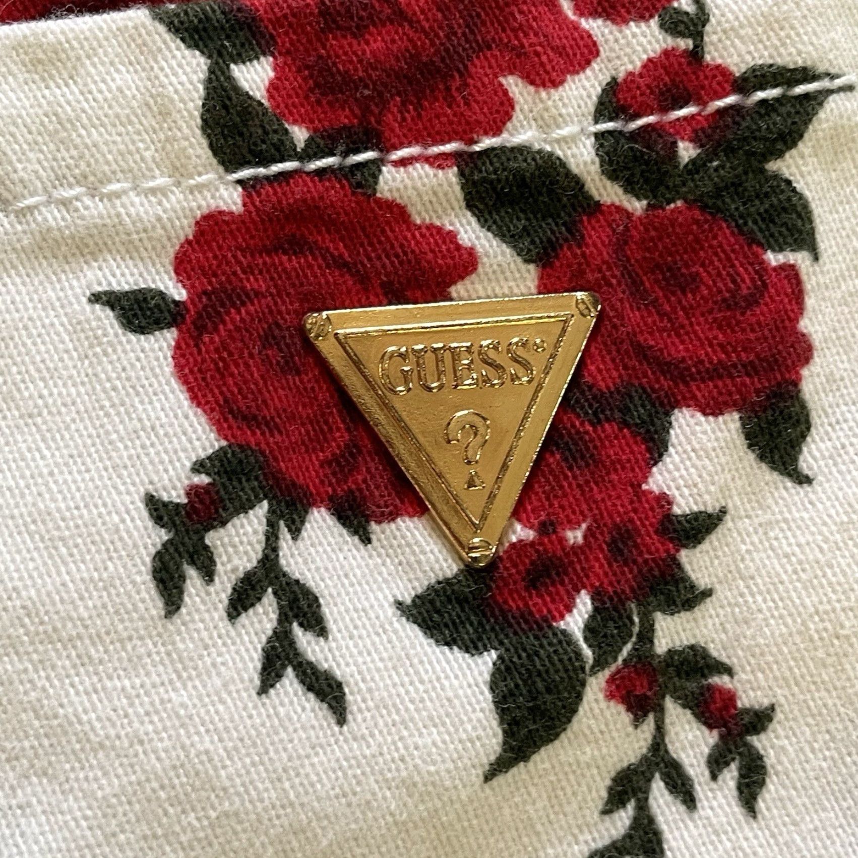 Guess VINTAGE Guess Los Angeles White Denim Red Roses Floral Shorts Stretch Size 27 Cute Size 27" / US 4 / IT 40 - 3 Thumbnail