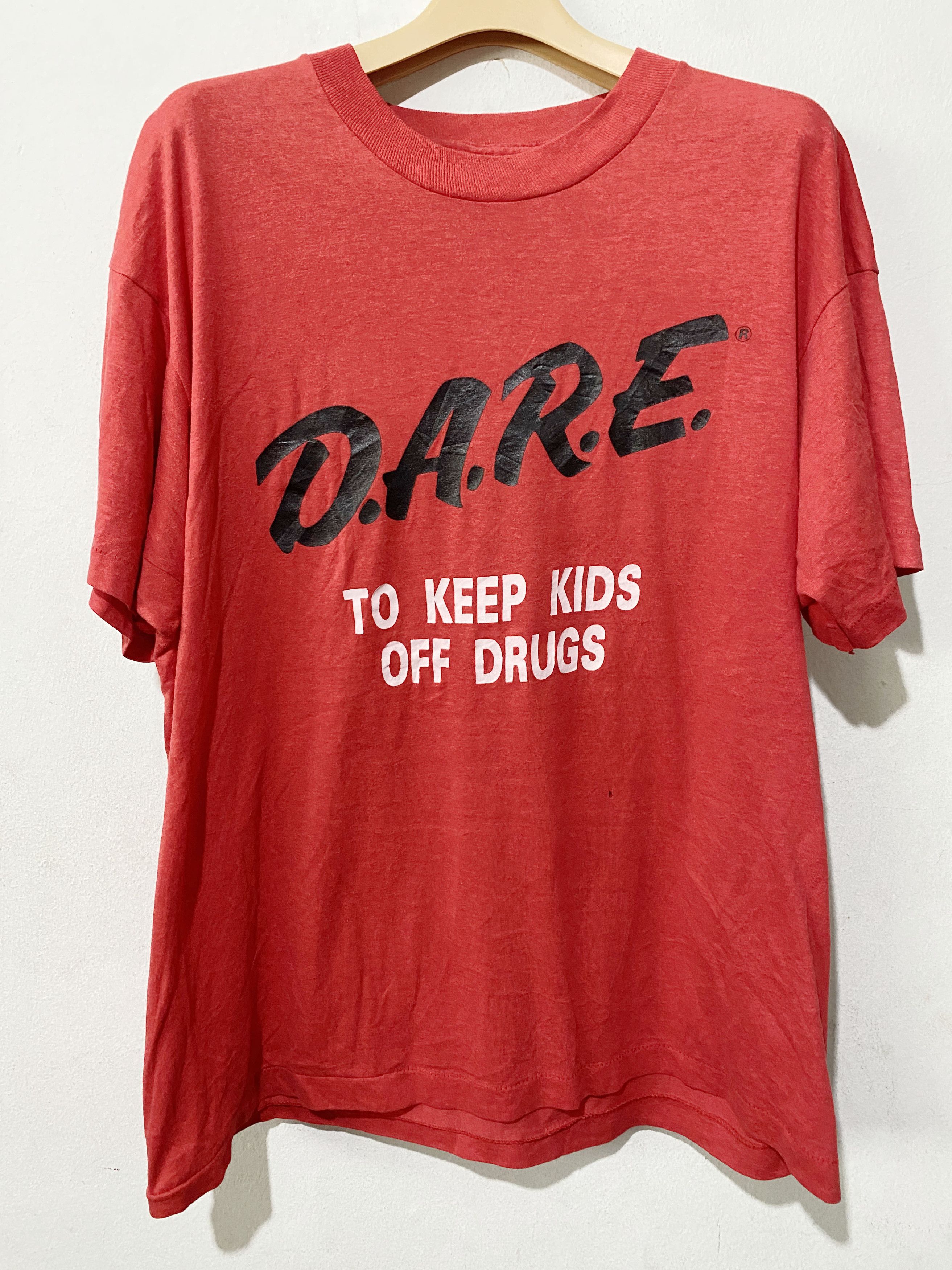 D.A.R.E × Vintage Vintage 80s DARE To Keep Kids Off Drugs Red Tee Size US L / EU 52-54 / 3 - 1 Thumbnail