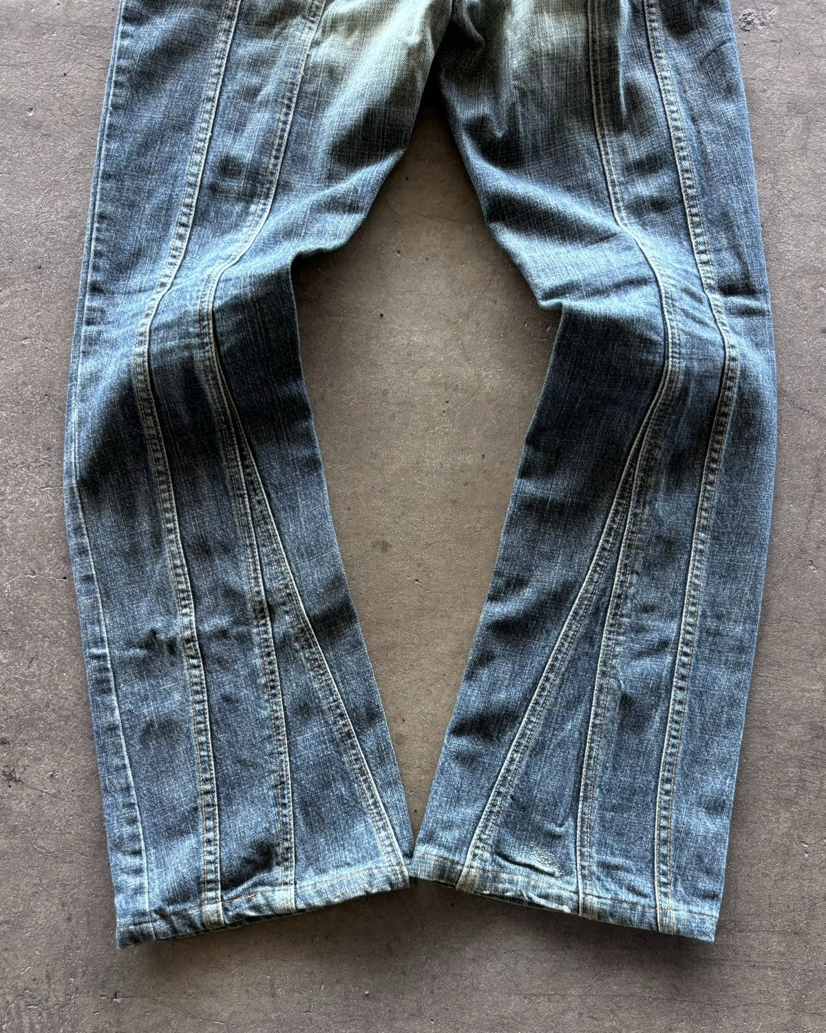 If Six Was Nine × Japanese Brand × Le Grande Bleu (L.G.B.) Guess Mudwash Flared Denim Jeans Size US 27 - 7 Thumbnail
