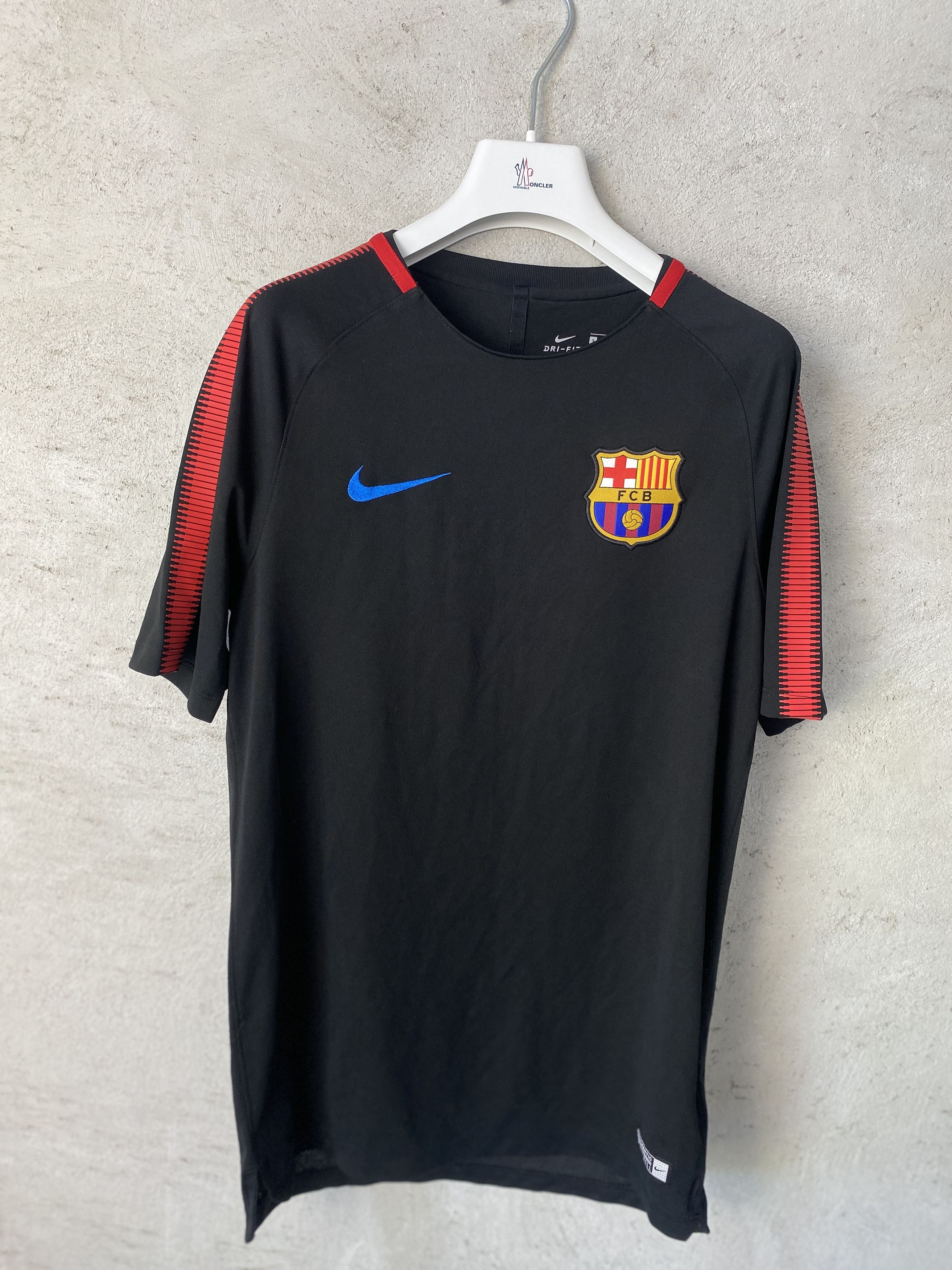 Nike Nike FC Barcelona jersey t-shirt sport blokecore y2k Size US S / EU 44-46 / 1 - 1 Thumbnail