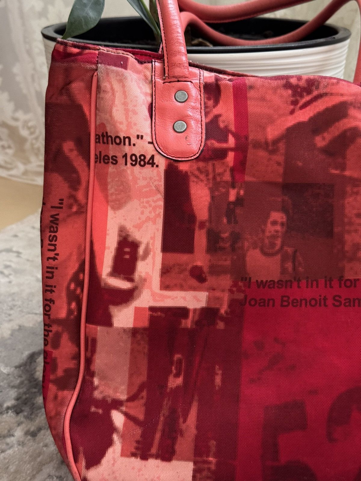 Nike Vintage Nike Bag Red Art Print Limited Canvas Shoulder Bag Size ONE SIZE - 13 Thumbnail