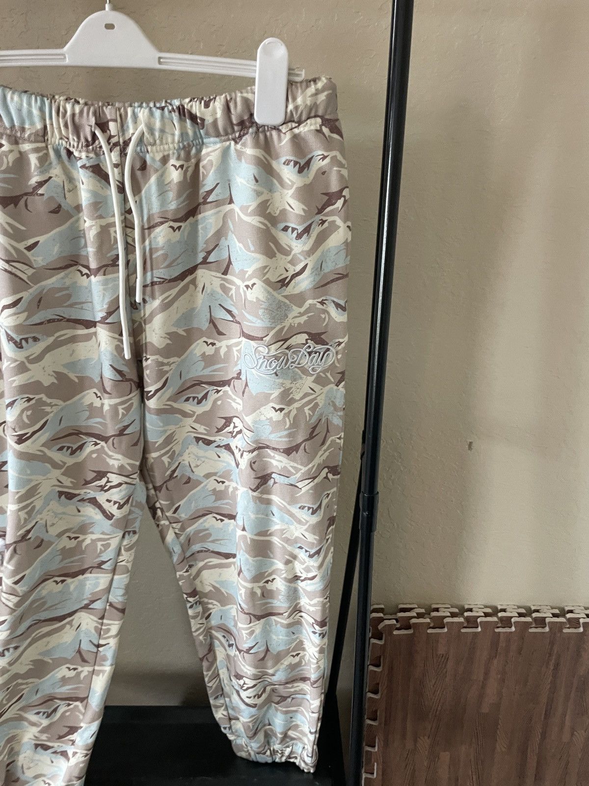 Snowday Camo Cotton joggers Size US 34 / EU 50 - 4 Thumbnail