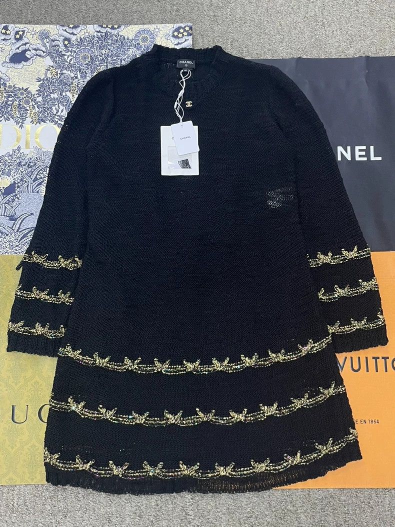 Chanel Chanel 25A black gold embroidered sequin knitted long-slee Size S / US 4 / IT 40 - 1 Thumbnail