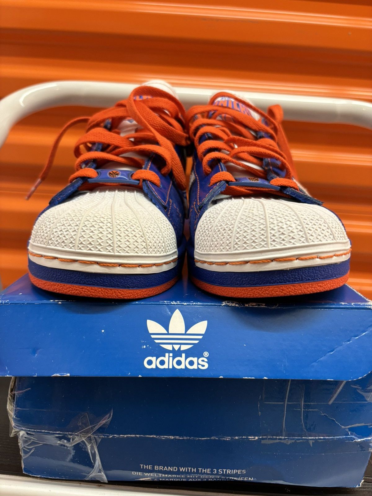 Adidas ***FINAL DROP***RARE 06 ADIDAS X NBA NY KNICKS SUPERSTAR 9 Size US 9 / EU 42 - 3 Thumbnail