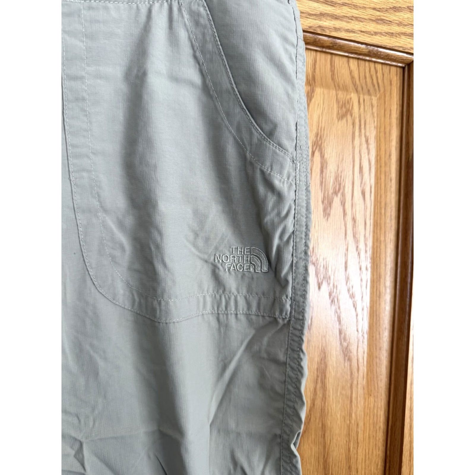 The North Face The North Face Women's Khaki Capri Pants Size 8 Nylon Outdoor Camp Walk Size 30" / US 8 / IT 44 - 2 Thumbnail