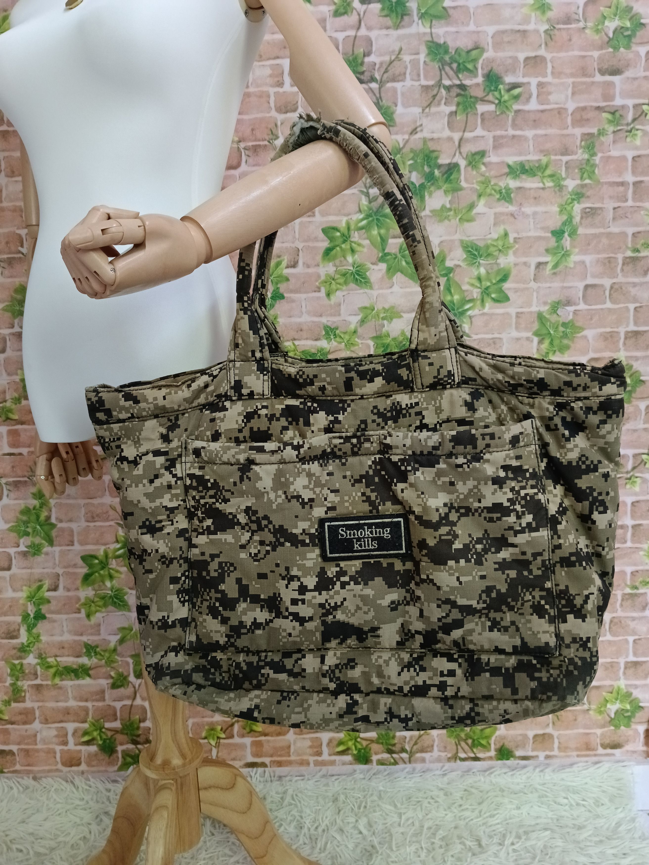 FR2 FR2 DISTRESSED DIGITAL CAMO TOTE Size ONE SIZE - 2 Thumbnail