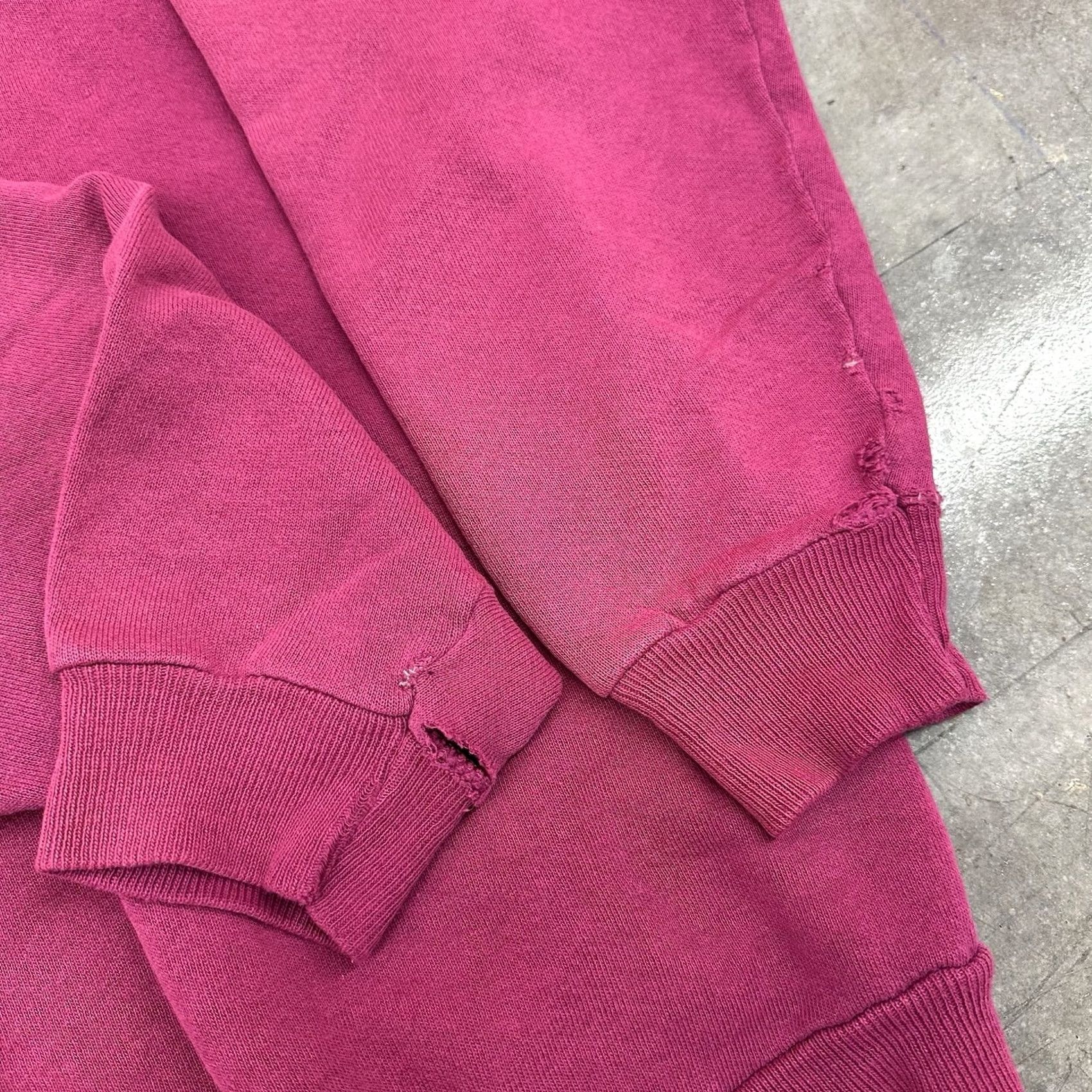 Pinko VINTAGE Sweatshirt Raglan Crewneck Distressed Pink 80s 90s USA L Mens Cotton Blend 50/50 Size US L / EU 52-54 / 3 - 3 Thumbnail