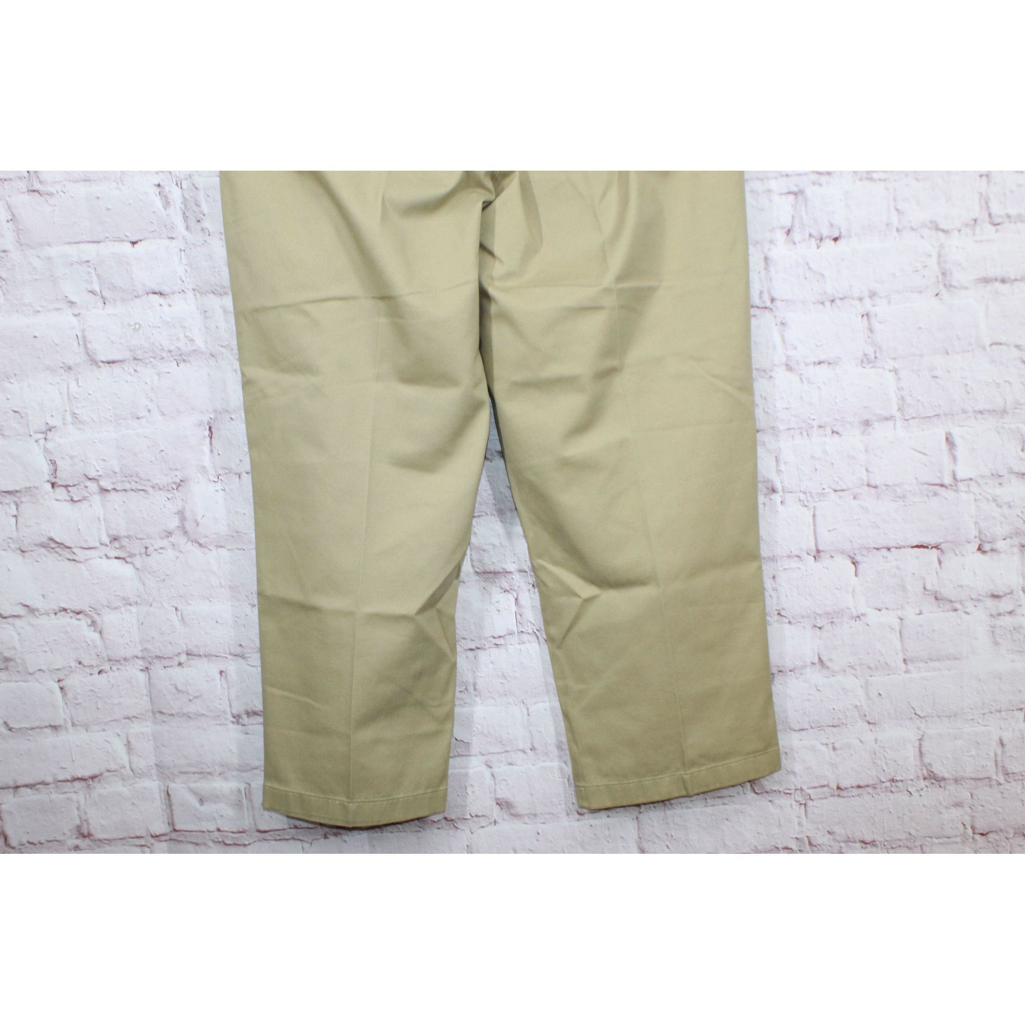 L.L. Bean LL Bean Men's Wrinkle Free Chinos Natural Fit Pleated Size US 42 / EU 58 - 5 Thumbnail