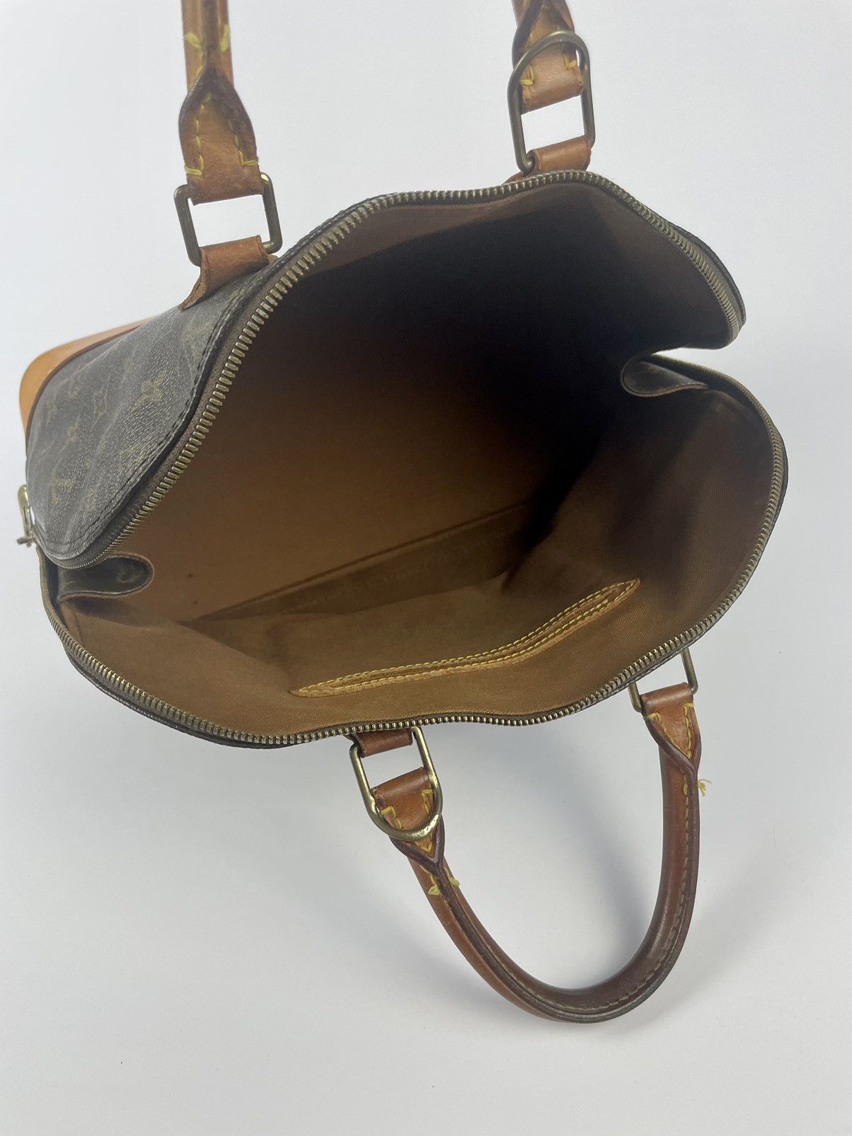 Louis Vuitton Louis Vuitton Alma Size ONE SIZE - 8 Thumbnail