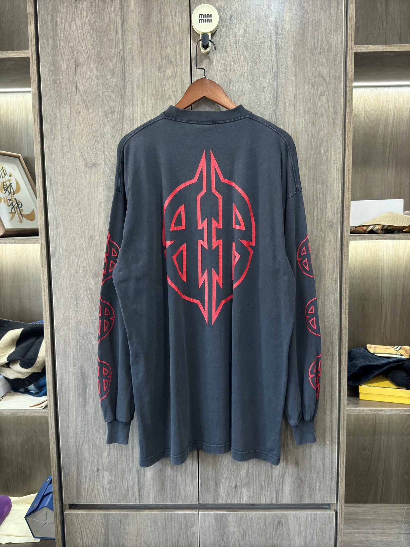 Balenciaga Balenciaga Bitcoin Distressed Longsleeve Size US S / EU 44-46 / 1 - 1 Thumbnail
