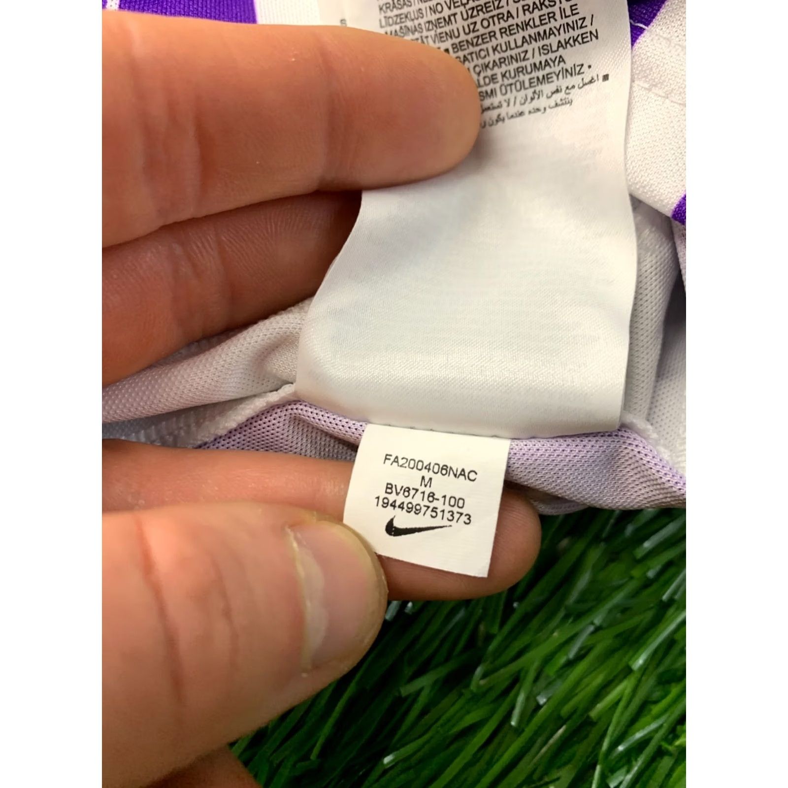 Nike NIKE DRI-FIT ORIGINAL 2020 MEN FOOTBALL TRAINING SHIRT JERSEY TEE SIZE M MEDIUM White and Violet Football Short Sleeve Mens Size US M / EU 48-50 / 2 - 7 Thumbnail
