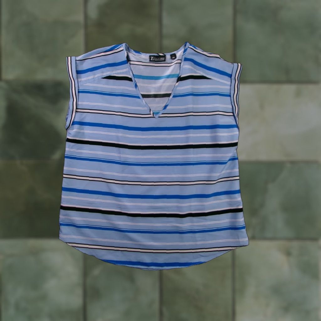 Vintage New York & Company Top Women L V-Neck Striped Light Blue Sleeveless Blouse Size L / US 10 / IT 46 - 1 Thumbnail
