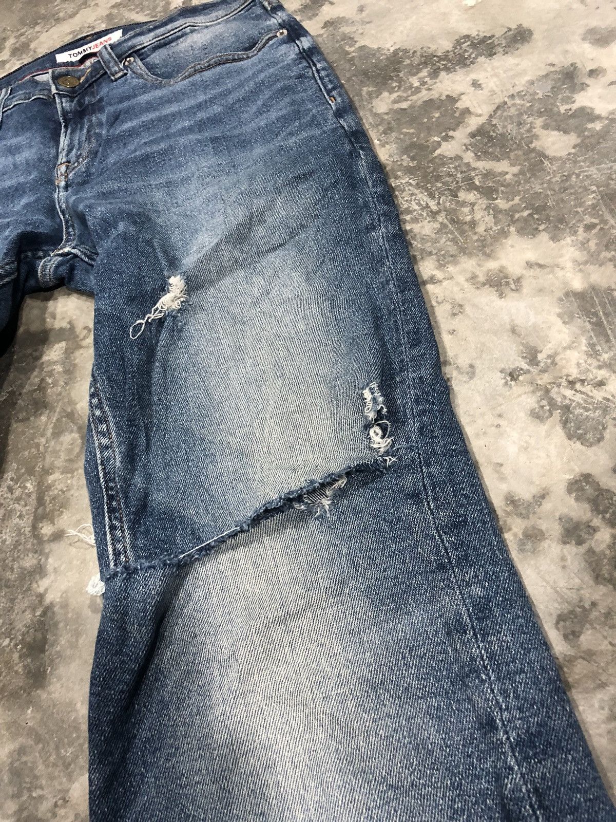 Other × Tommy Hilfiger Tommy Hilfiger distressed jeans Size 29" - 5 Thumbnail