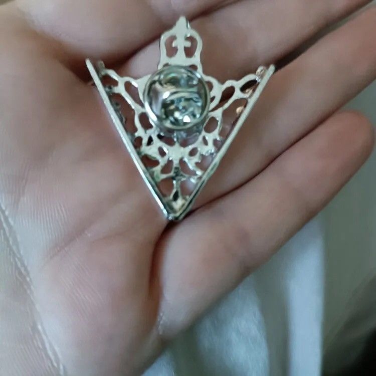 Jewelry Triangle Shirt Collar Brooches Size ONE SIZE - 3 Thumbnail