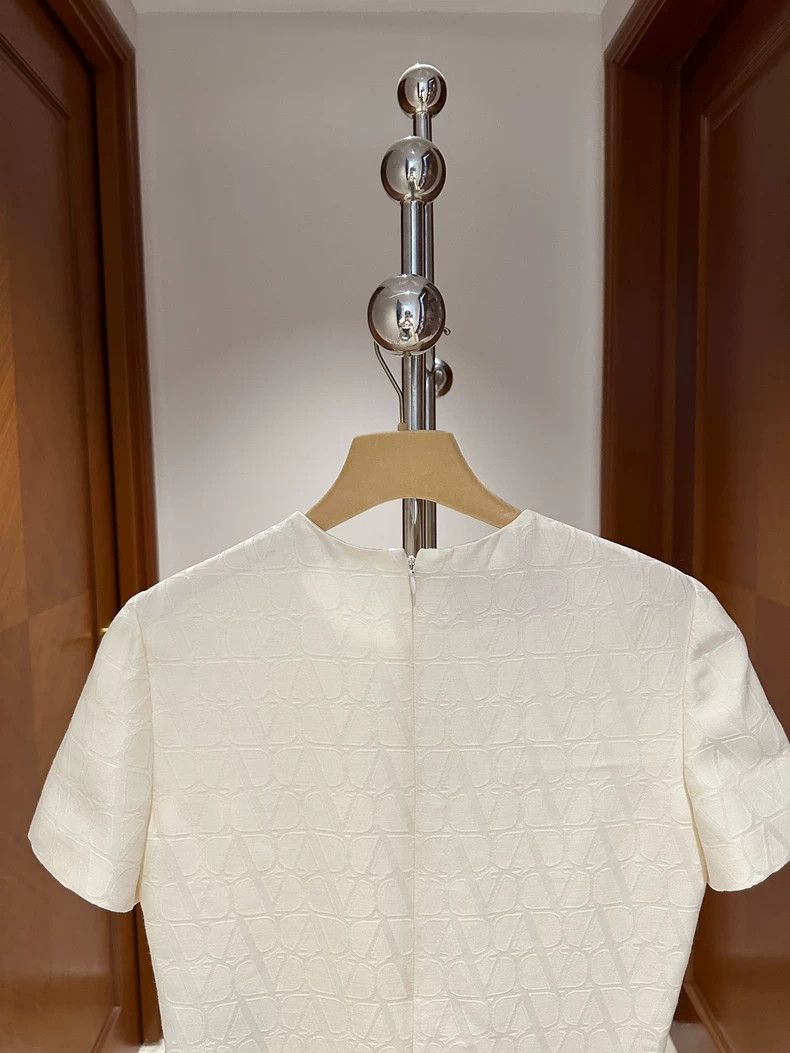 Valentino Valentino dress Size M / US 6-8 / IT 42-44 - 6 Thumbnail