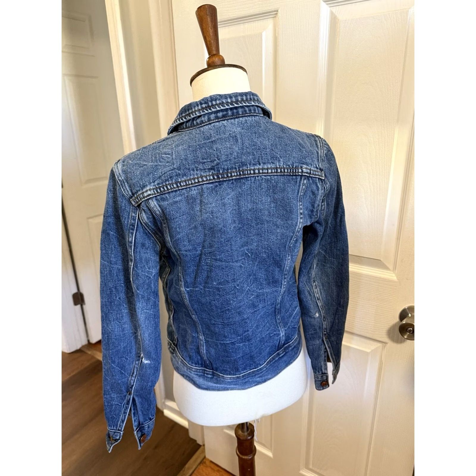 J.Crew VINTAGE J.CREW Distressed Jean Jacket XS Women Medium Wash NWOT Size 26" / US 2 / IT 38 - 6 Thumbnail