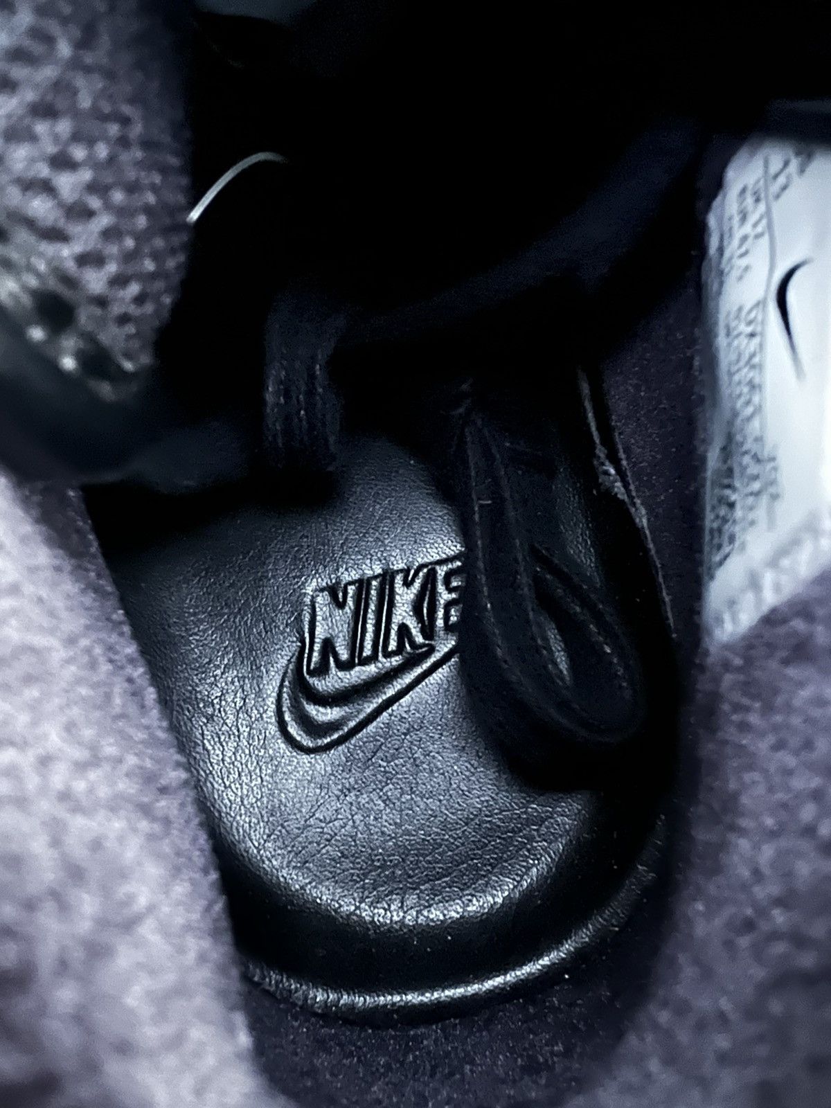 Nike CLEAN Nike Air Force 1 Mid Lux Velvet size 13 Black Shoes Size US 13 / EU 46 - 12 Thumbnail