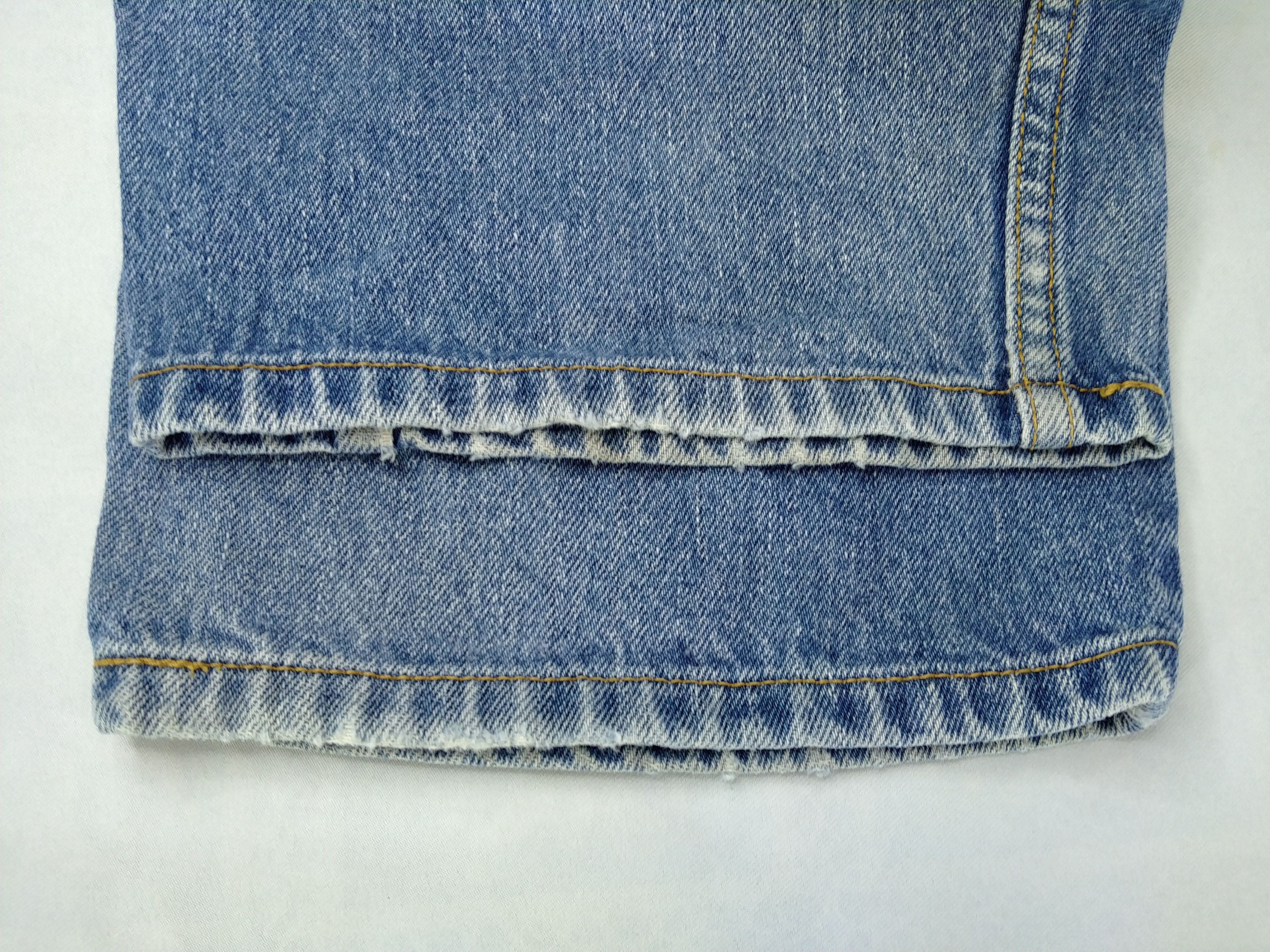 Levi's Faded Blue Vintage Levi's 550 Relaxed Fit Denim 37x30 JN606 Size US 37 - 10 Thumbnail