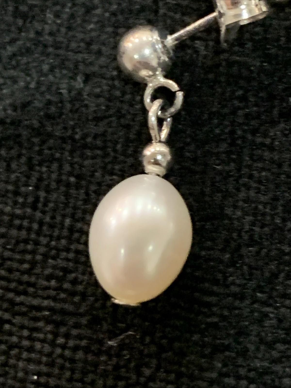 Sterling Silver Vintage Gorgeous Genuine Pearl and Sterling 925 Drop Earring Size ONE SIZE - 4 Thumbnail
