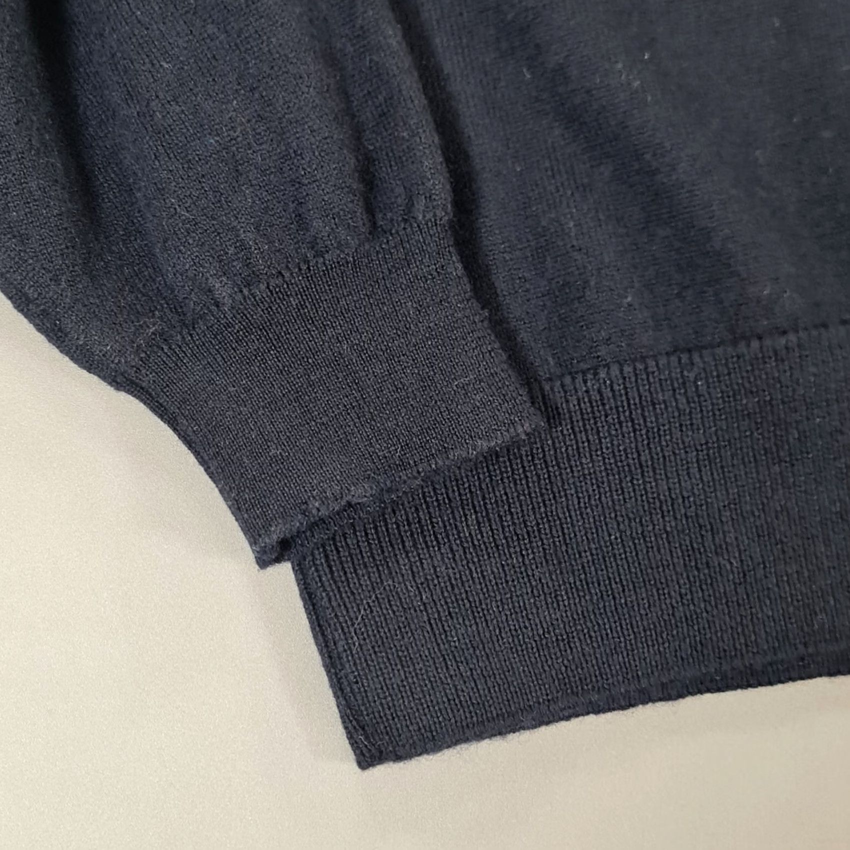 Vintage Pringle Jumper Navy Blue M Wool Knit V-Neck Pullover Mens Size US M / EU 48-50 / 2 - 4 Thumbnail