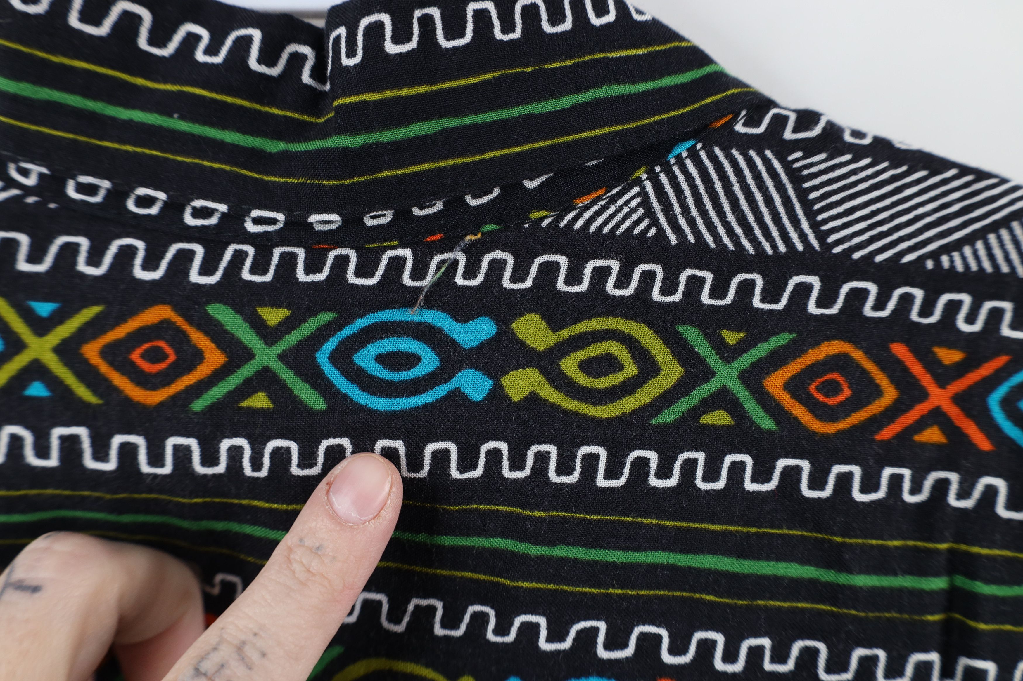 Vintage Vintage 90s Streetwear Geometric Knit Collared Button Shirt Size US S / EU 44-46 / 1 - 9 Thumbnail