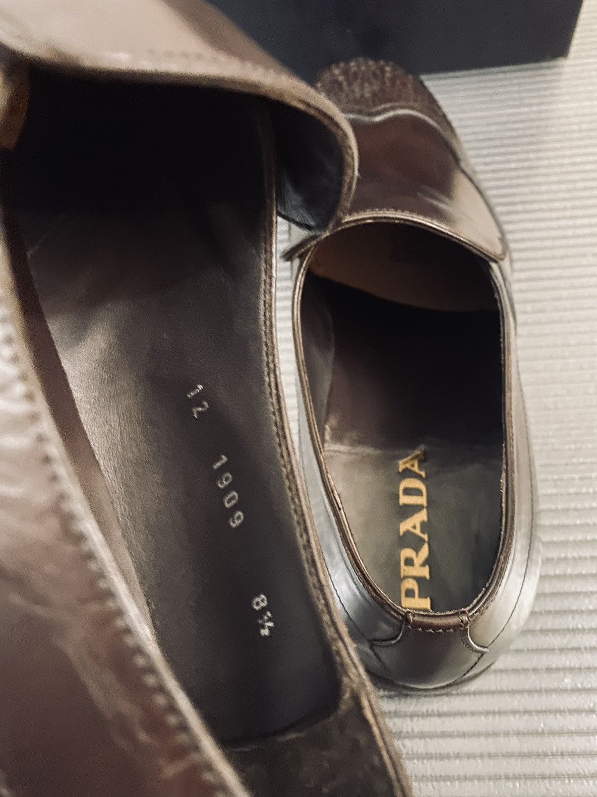 Prada Prada 🇮🇹 dk brown calf wingtip toe medallion loafer 9.5 NEW Size US 9.5 / EU 42-43 - 4 Thumbnail