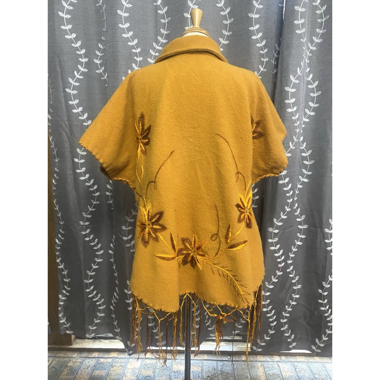 Vintage VINTAGE 60s Fringe Embroidered Wool Poncho Cape Yellow Women's OSFM Boho Flowers 1960s Clothing Womens Size ONE SIZE - 3 Thumbnail