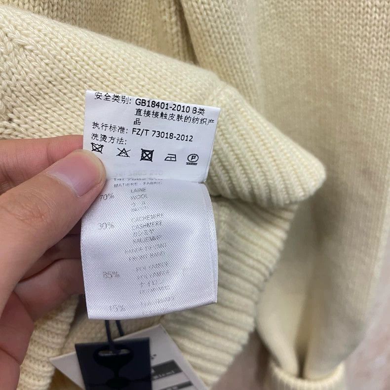Givenchy Givenchy Light Yellow V Neck Knit Sweater / Size XS / JM3 Size US XS / EU 42 / 0 - 5 Thumbnail