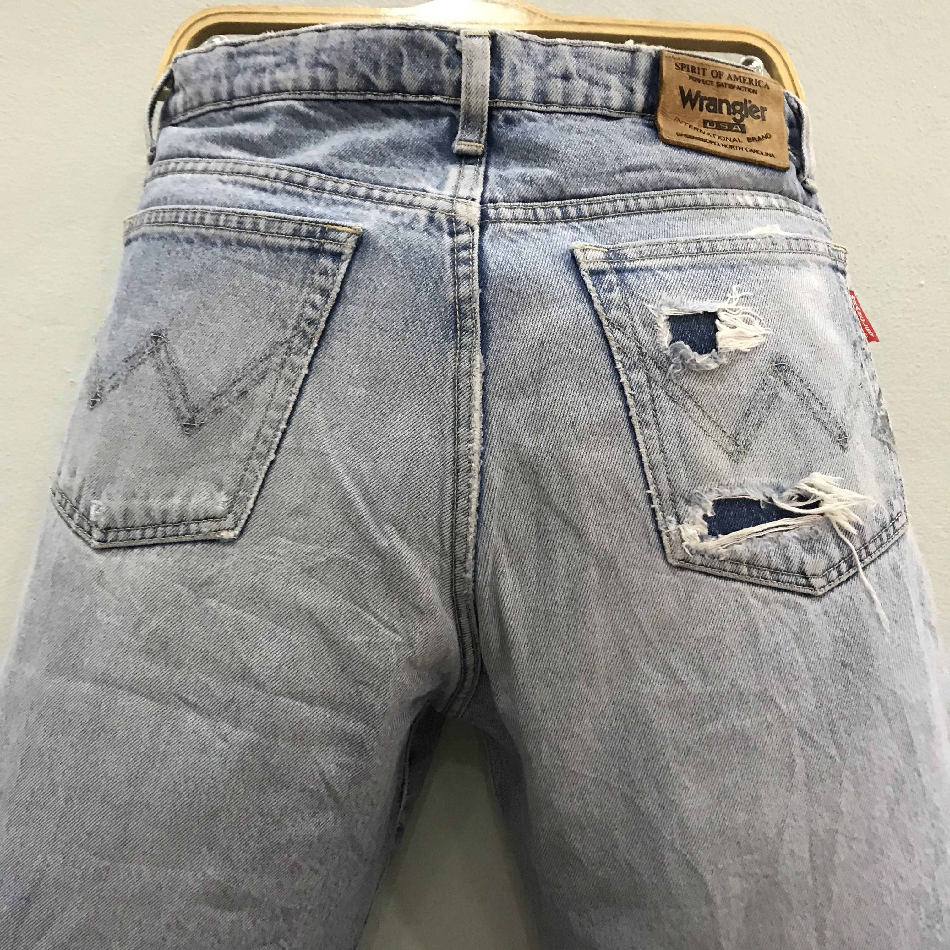 Wrangler Vintage Wrangler Light Wash High Waist Straight Leg Size US 31 - 10 Thumbnail