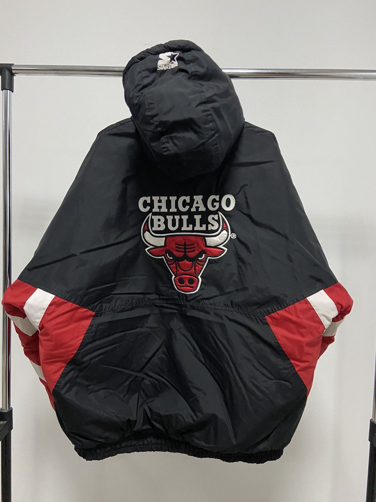 NBA × Vintage Chicago Bulls 90s Vintage Big Logo Puffer Jacket Nylon NBA Size US XL / EU 56 / 4 - 1 Thumbnail