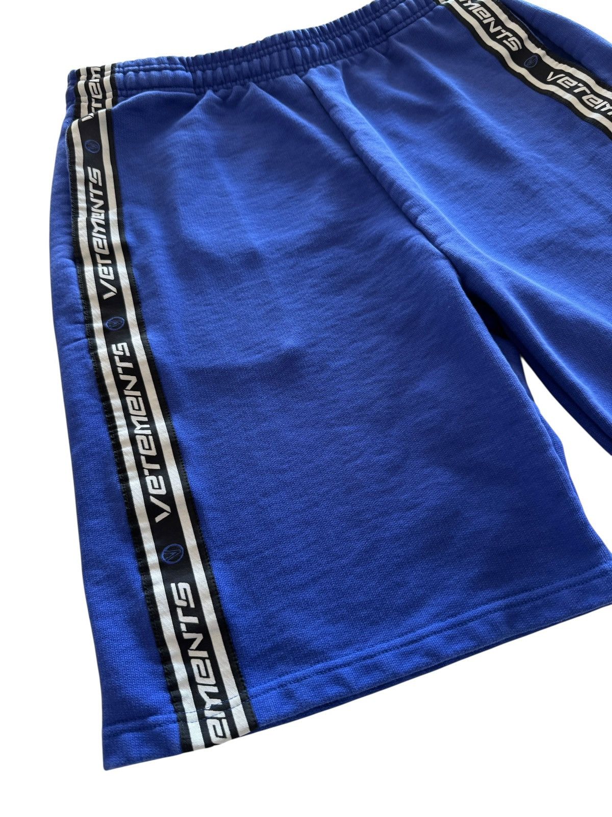 Vetements *RARE* VETEMENTS GVASALIA TAPE LOGO V SHORT SWEATPANTS Size US 34 / EU 50 - 2 Thumbnail