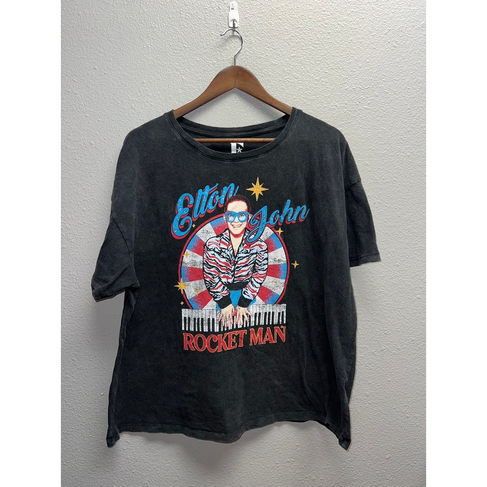 Band Tees Womens Elton John Rocket Man Shirt Graphic Music Tee Top 2XL Size XXL / US 16-18 / IT 52-54 - 1 Thumbnail