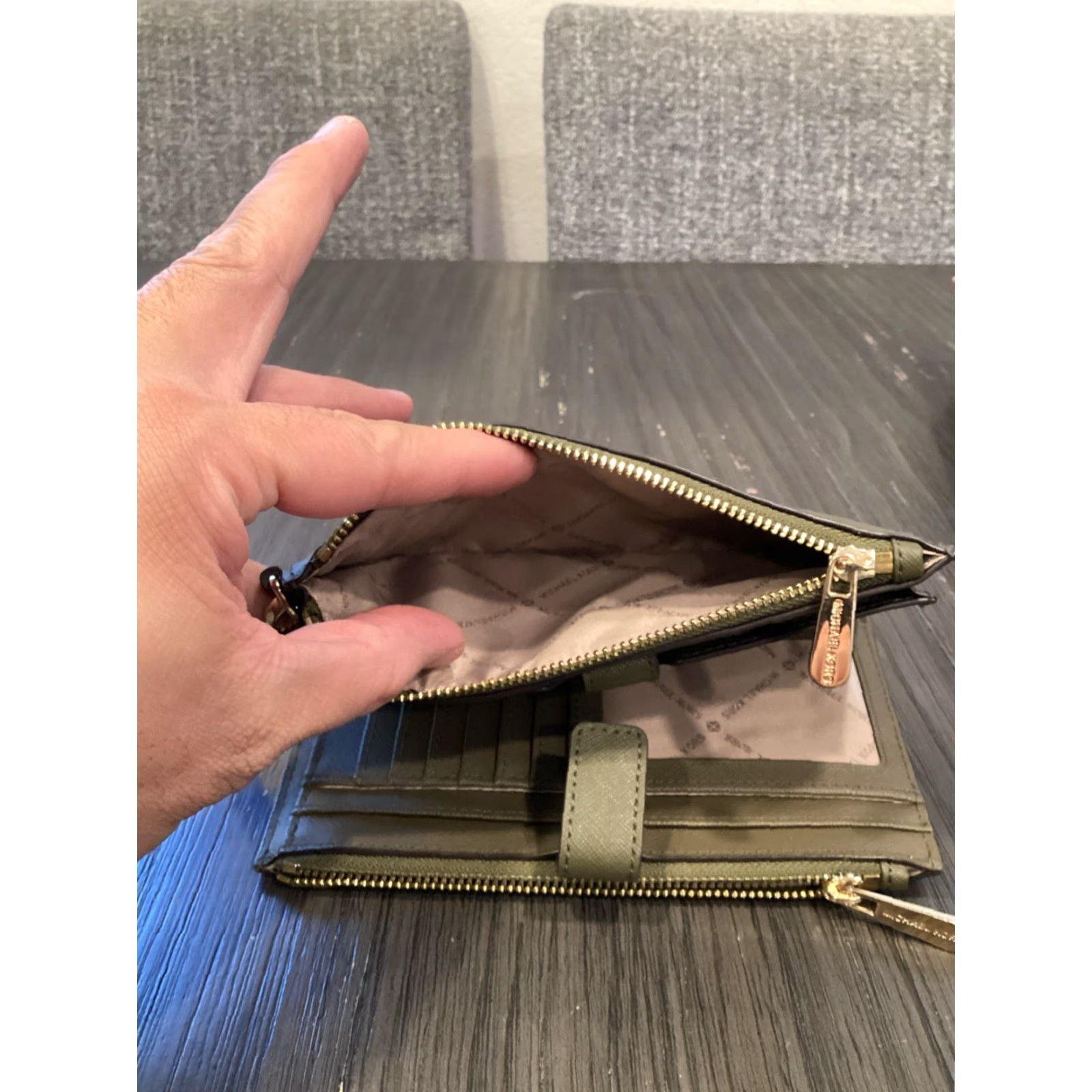 Michael Kors Michael Kors Jet Set Travel LG Flat Phone Case Leather Wallet Sage Size ONE SIZE - 4 Thumbnail