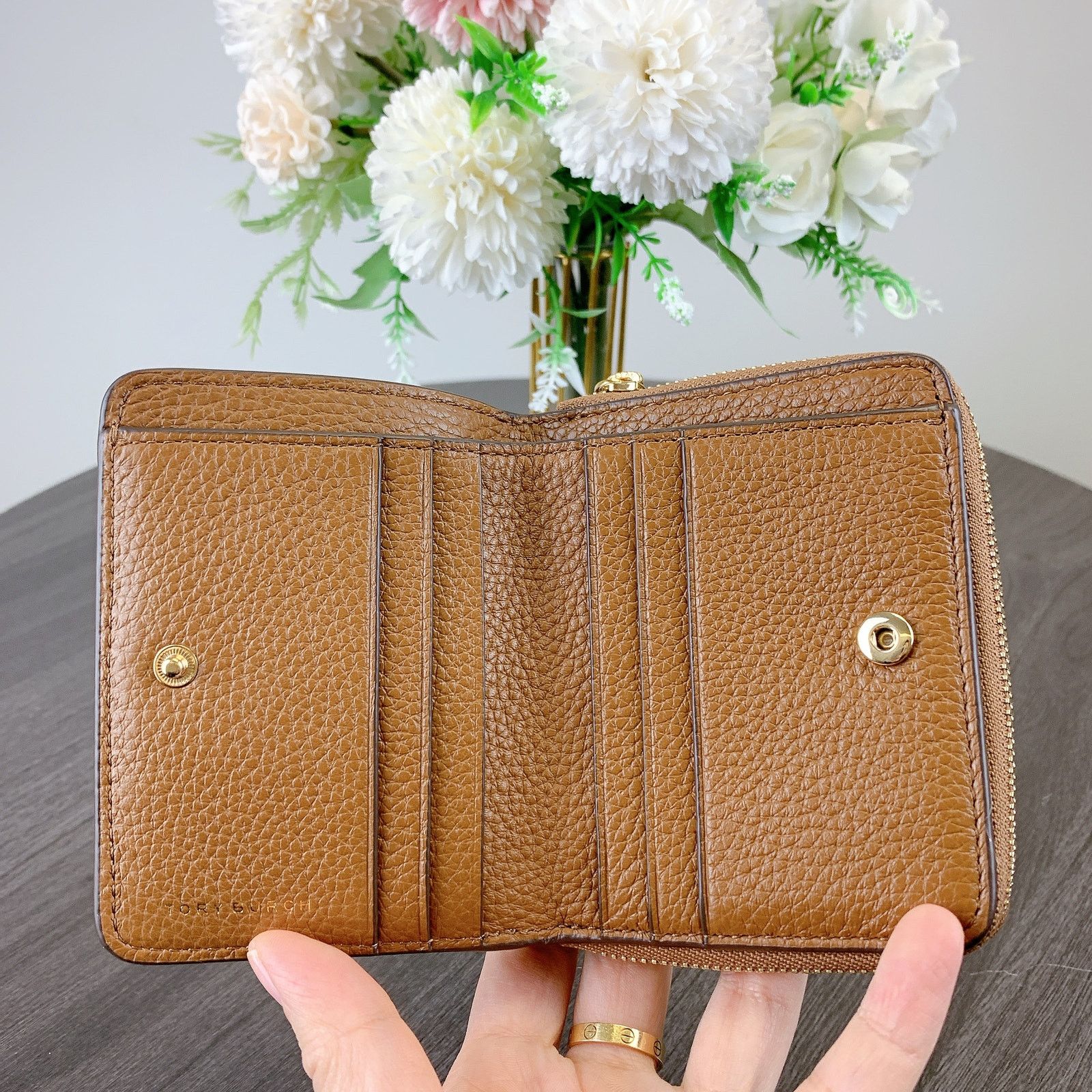 Tory Burch Tory Burch 146708 BRITTEN BiFold Wallet IN Brown Size ONE SIZE - 4 Thumbnail