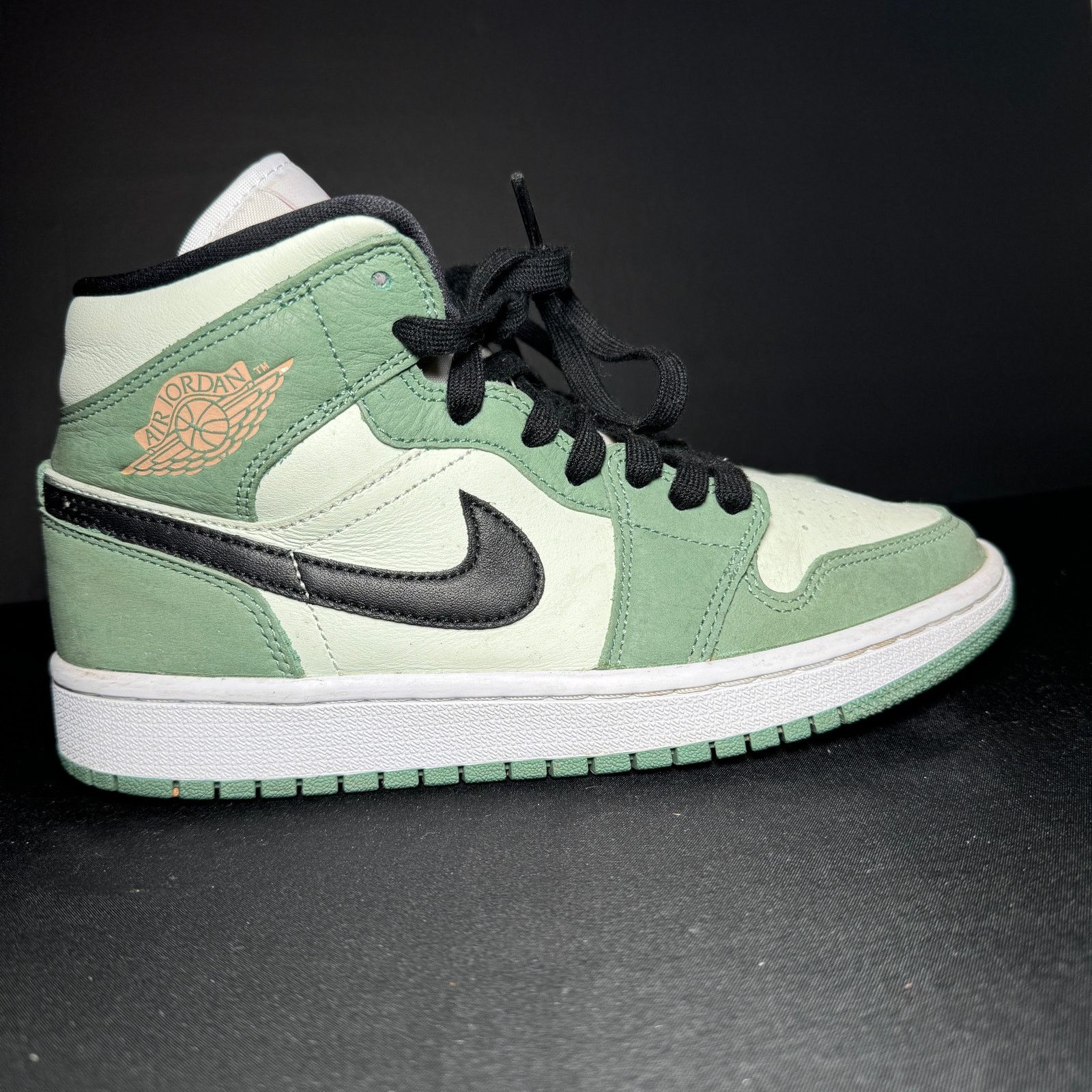 Size Air Jordan Mid SE Dutch Green Women's Shoes