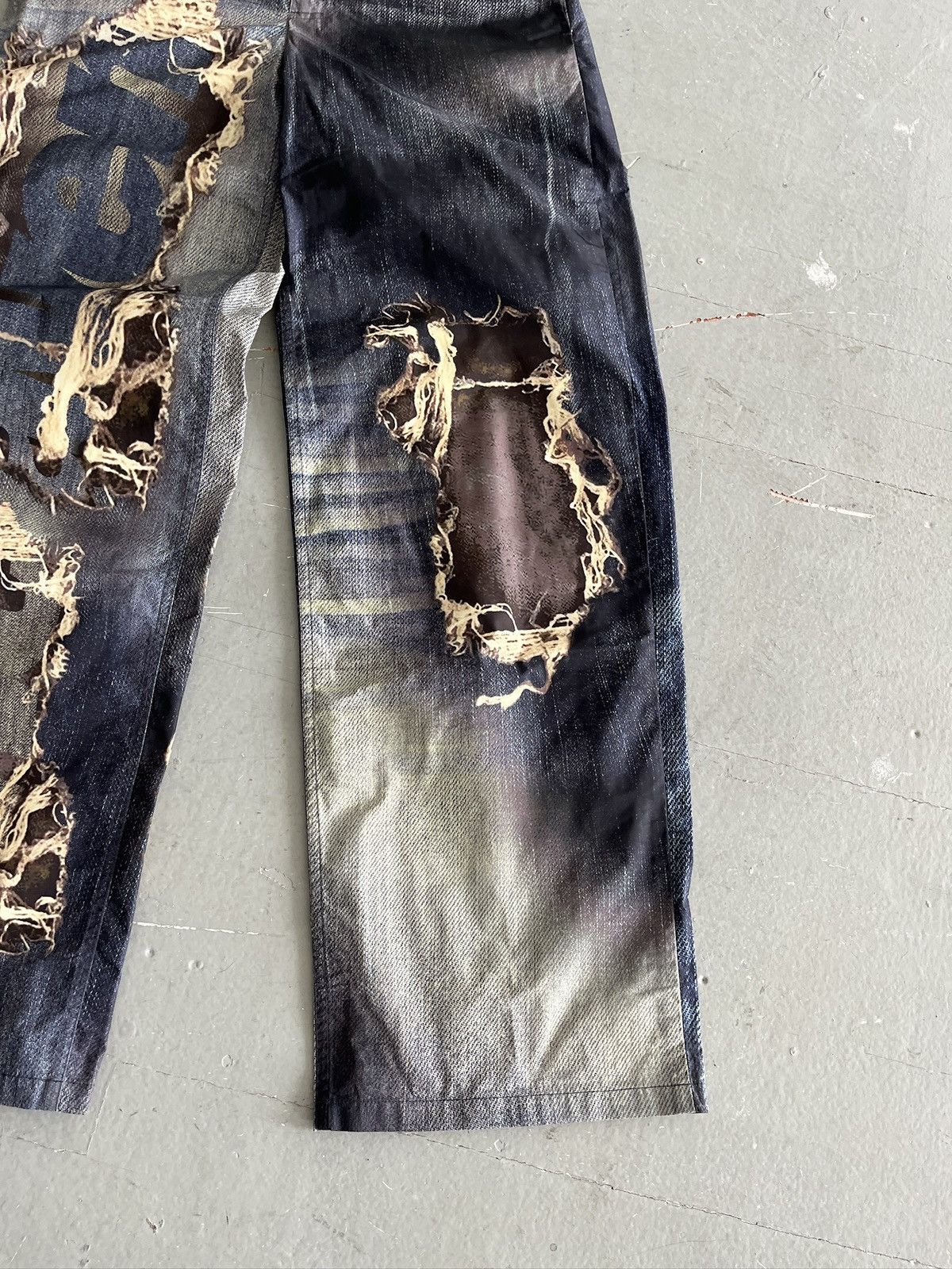 Heaven by Marc Jacobs Heaven by Marc Jacobs x Bladee Printed Denim Pants (unisex) Size US 28 / EU 44 - 7 Thumbnail