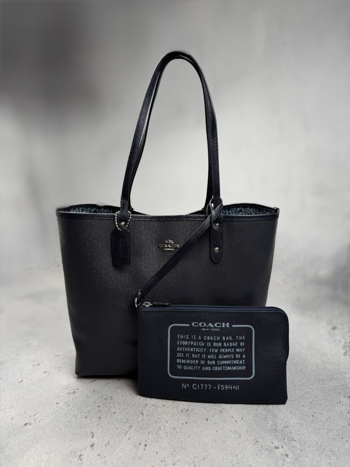 Coach Coach Reversible Navy Print City Tote Bag Leather Pouch y2k Size ONE SIZE - 1 Thumbnail