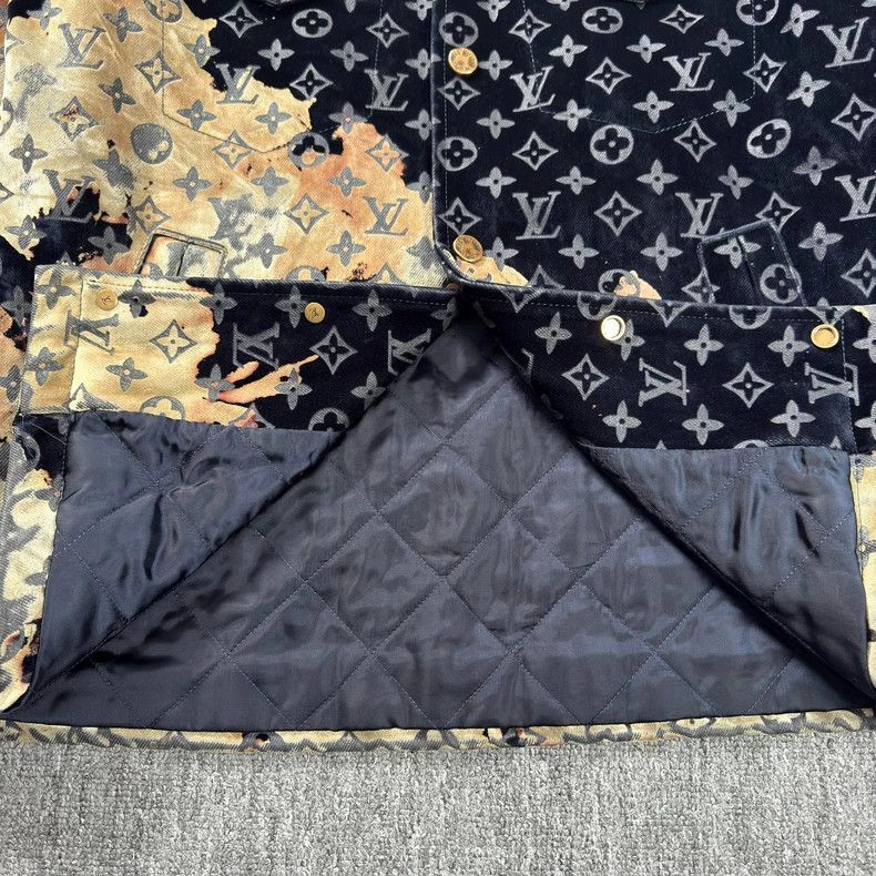 Louis Vuitton Louis Vuitton 24 Fire Cloud Logo Jacket 2502-Nextarrow Size US S / EU 44-46 / 1 - 6 Thumbnail