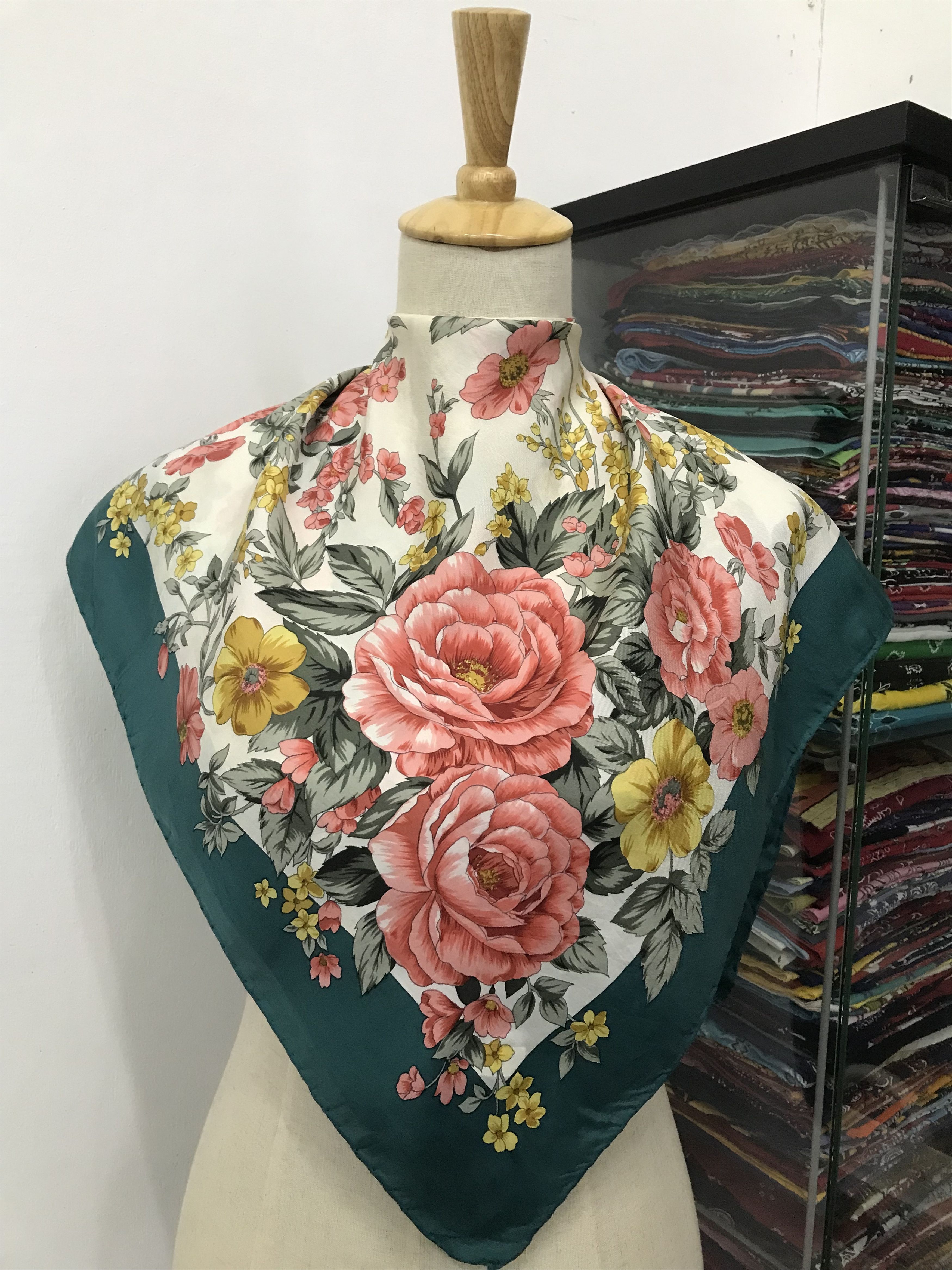 Vintage Vintage Silk Scarf Size ONE SIZE - 1 Thumbnail