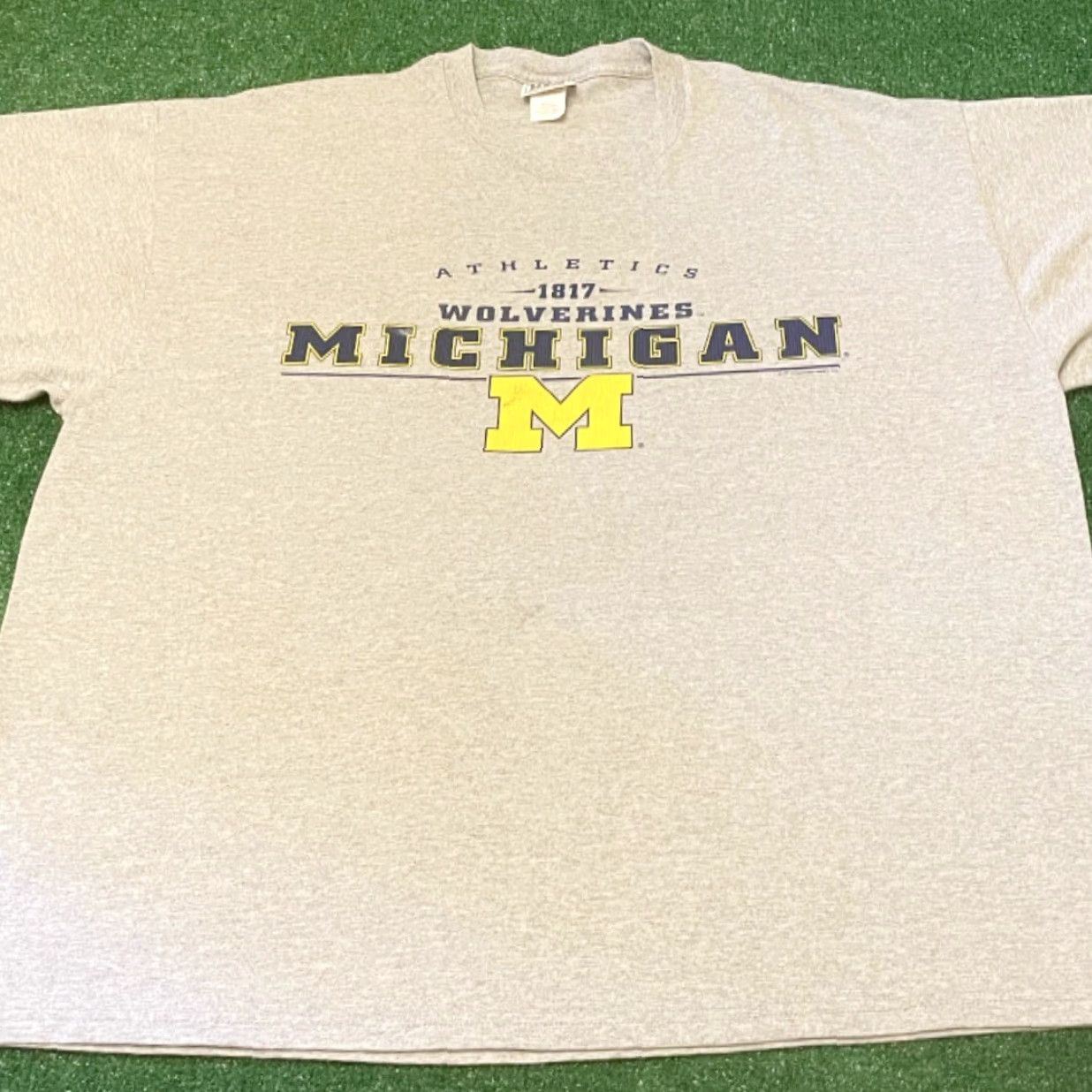 Spell VINTAGE Michigan Wolverines Spell Out Logo VTG Shirt Mens XXL Gray 90s College Sports Logo Mens Size US XXL / EU 58 / 5 - 3 Thumbnail