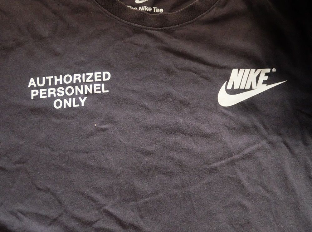 Nike Nike “Authorized Personnel Only” Tee Size US M / EU 48-50 / 2 - 2 Thumbnail